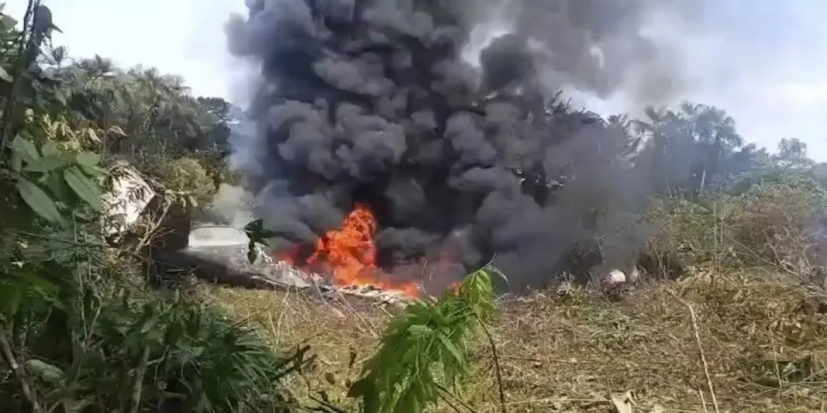 Avião militar cai na Colômbia com cerca de 125 pessoas a bordo