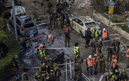 Irã lança mísseis contra Israel e atinge Tel Aviv após negar negociação com EUA