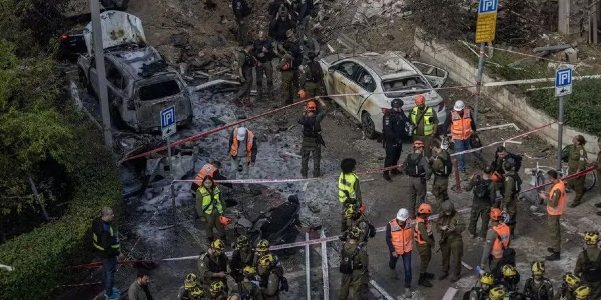 Irã lança mísseis contra Israel e atinge Tel Aviv após negar negociação com EUA