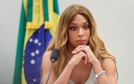 Erika Hilton defende projeto que equipara misoginia ao crime de racismo