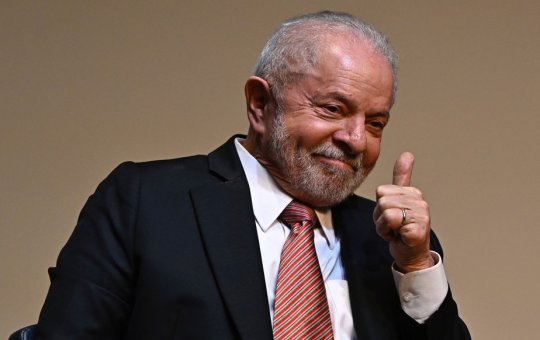 “Não tem um centavo”: Lula reage ao abrir carteira de ministro durante evento