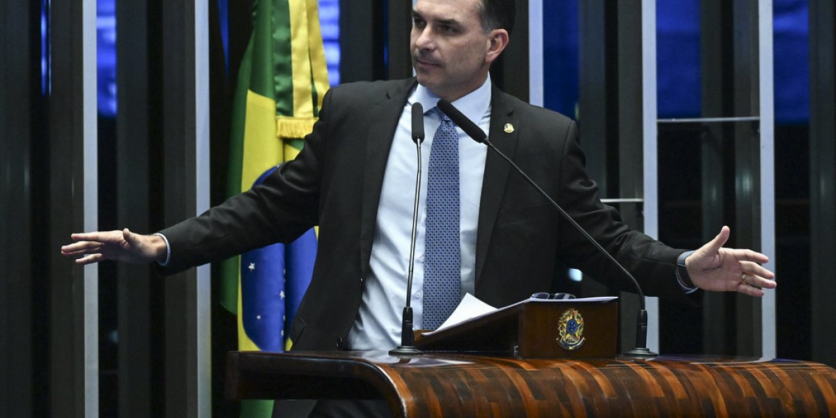Caso seja eleito, Flávio Bolsonaro promete criar Ministério da Segurança Pública