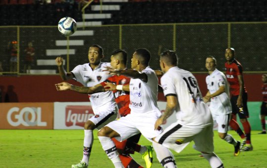 'Faltou eficiência': Jair Ventura analisa atuação do Vitória após domínio em campo
