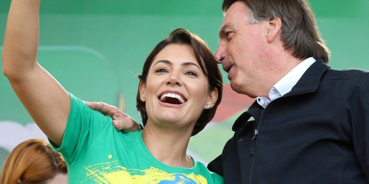 Michelle Bolsonaro registra marca 'Jair Bolsonaro' e poderá usar o nome em licenciamento de produtos 