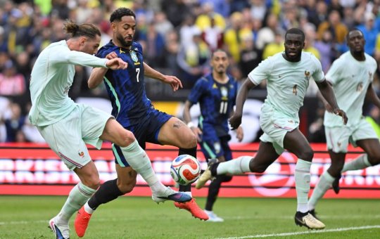 Com um a mais, Brasil é derrotado pela França por 2 a 1 em primeiro amistoso antes da Copa