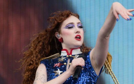 Falsa proximidade: por que fãs cobram acesso a famosos e por que eles estão se afastando