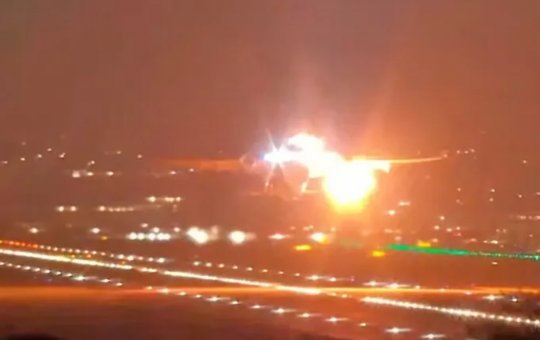 Avião que ia para EUA pega fogo após decolagem e faz pouso de emergência em Guarulhos