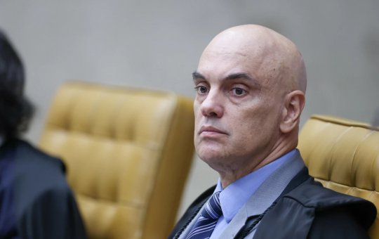 Moraes determina cobrança de R$ 7,1 bilhões de caminhoneiros por bloqueios após eleições de 2022
