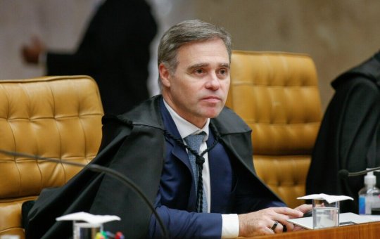 Votos de Fachin e Cármen Lúcia surpreendem Mendonça em julgamento sobre CPMI do INSS