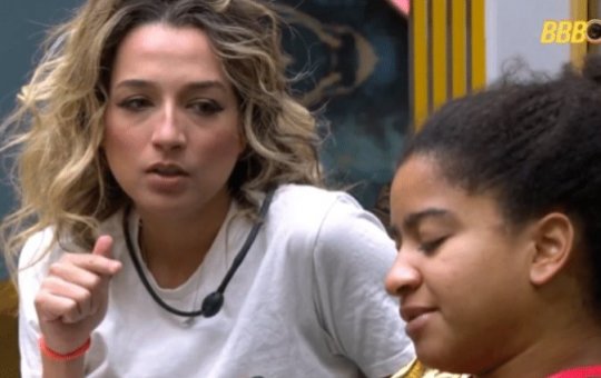 Expulsão? Samira usa a mão para afastar Milena e cena causa reação na web