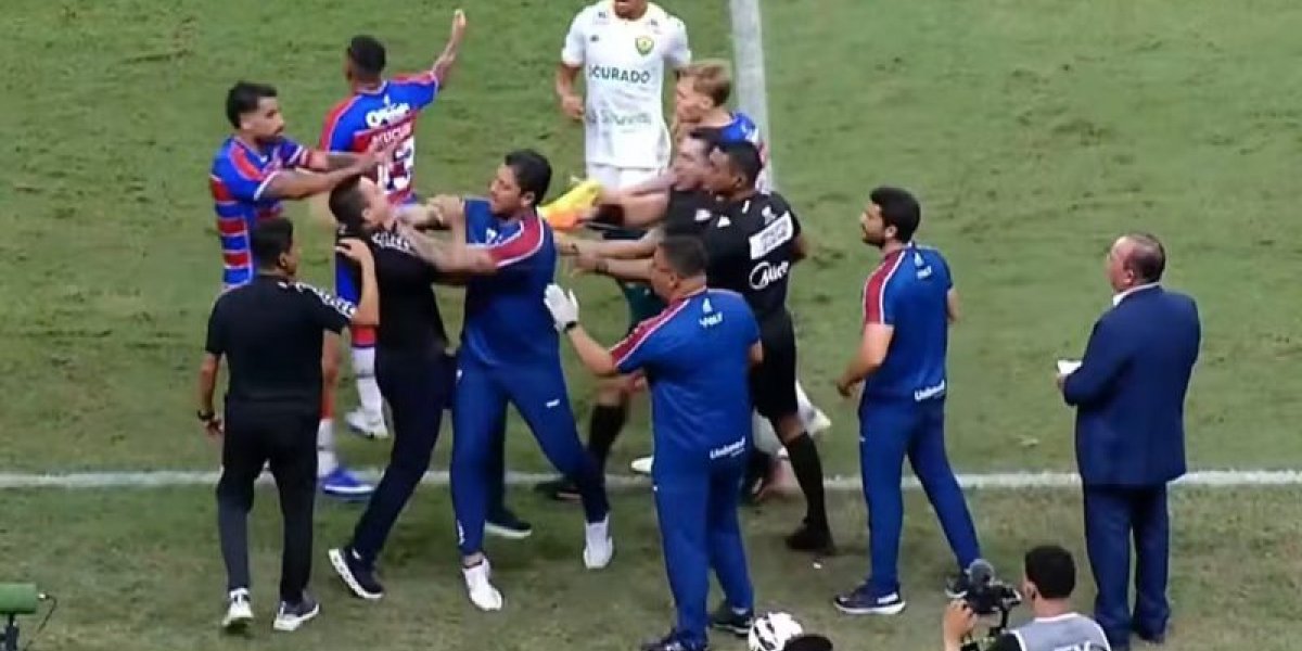 Ex-técnico do Vitória se envolve em confusão com treinador adversário durante partida da Série B