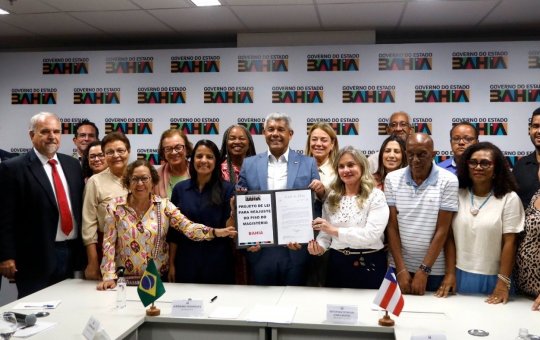 Jerônimo Rodrigues envia à Alba projeto que mantém piso do magistério acima do nacional