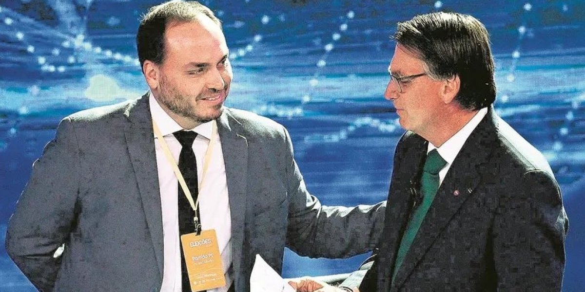 Visita de Carlos Bolsonaro ao pai em prisão domiciliar movimenta redes sociais