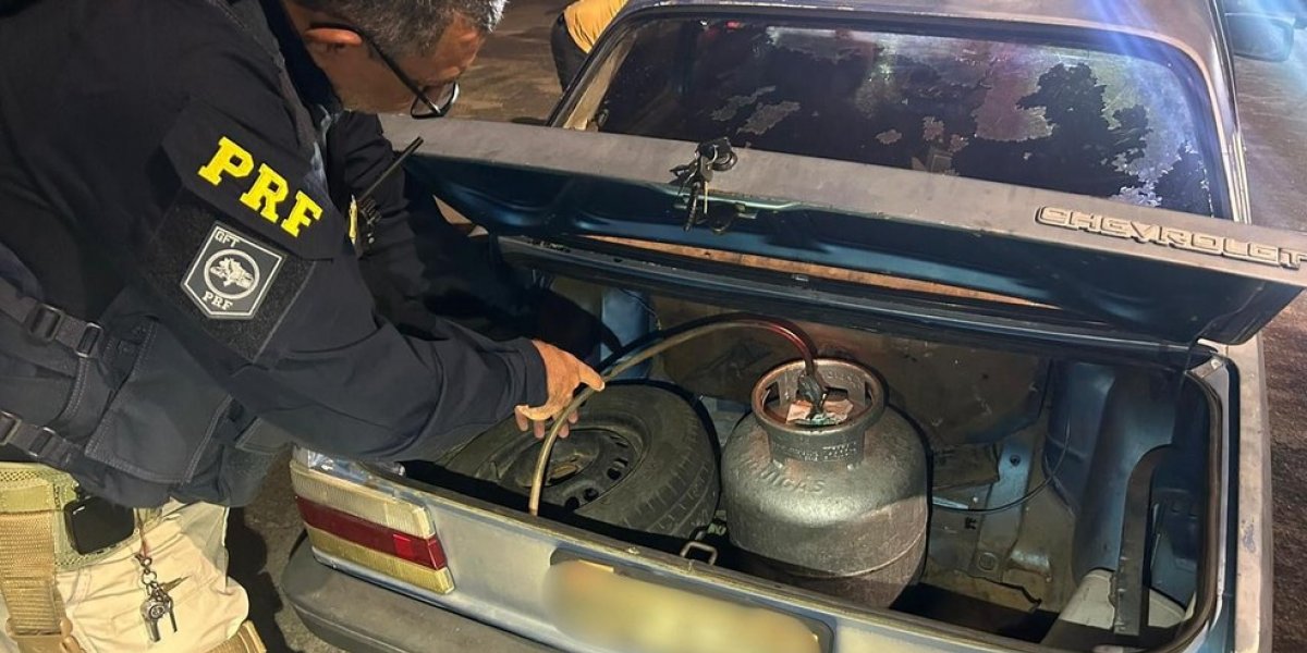 PRF apreende carro que ultilizava botijão de gás de cozinha como tanque de combustivel