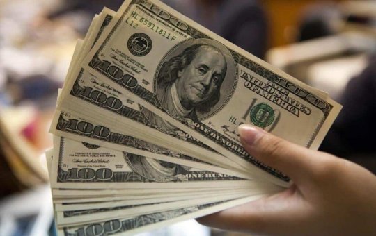 Dólar cai e fecha a R$ 5,51 com otimismo por trégua na guerra