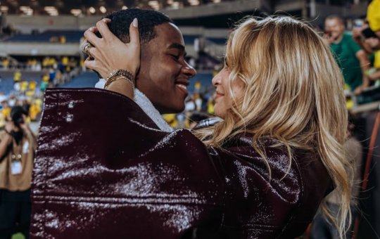 Leitura labial de Endrick e esposa após jogo do Brasil emociona a internet: 'Você merece'