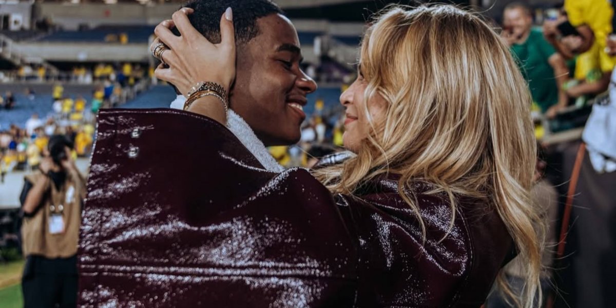 Leitura labial de Endrick e esposa após jogo do Brasil emociona a internet: 'Você merece'