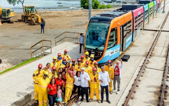 Ao lado de Lula, Jerônimo autoriza nova etapa do VLT e avanços do metrô de Salvador