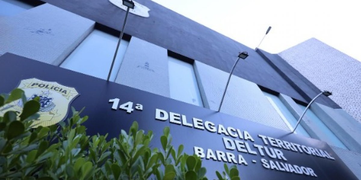 Mulher é presa por suspeita de extorquir turistas ao oferecer 'rezas' em Salvador