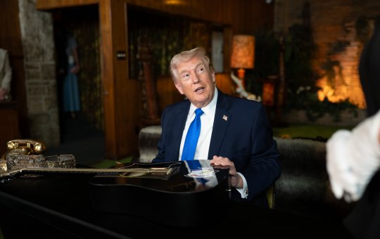 Trump faz comentário irônico sobre esposa de Macron e provoca reação do presidente francês