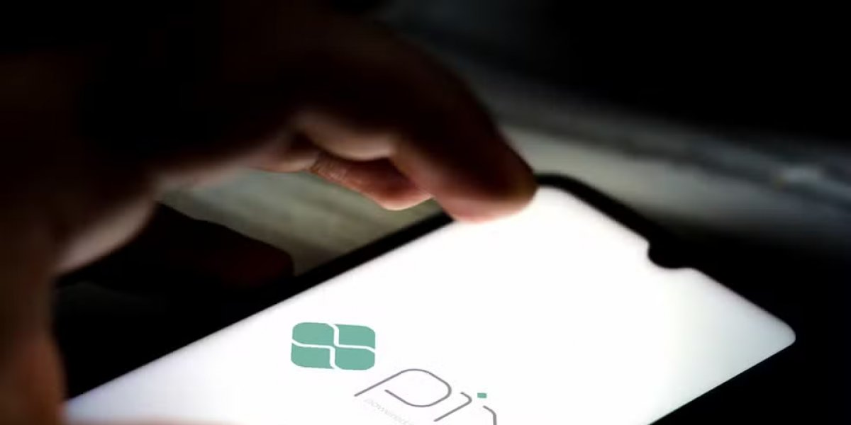 Celular com logo do Pix