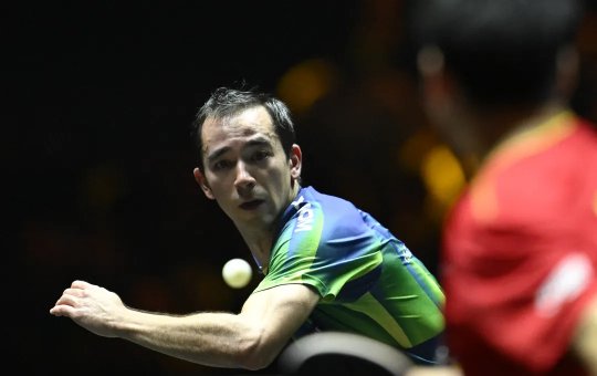 Hugo Calderano fica com o bronze na Copa do Mundo de Tênis de Mesa após disputa contra o número 1 do ranking