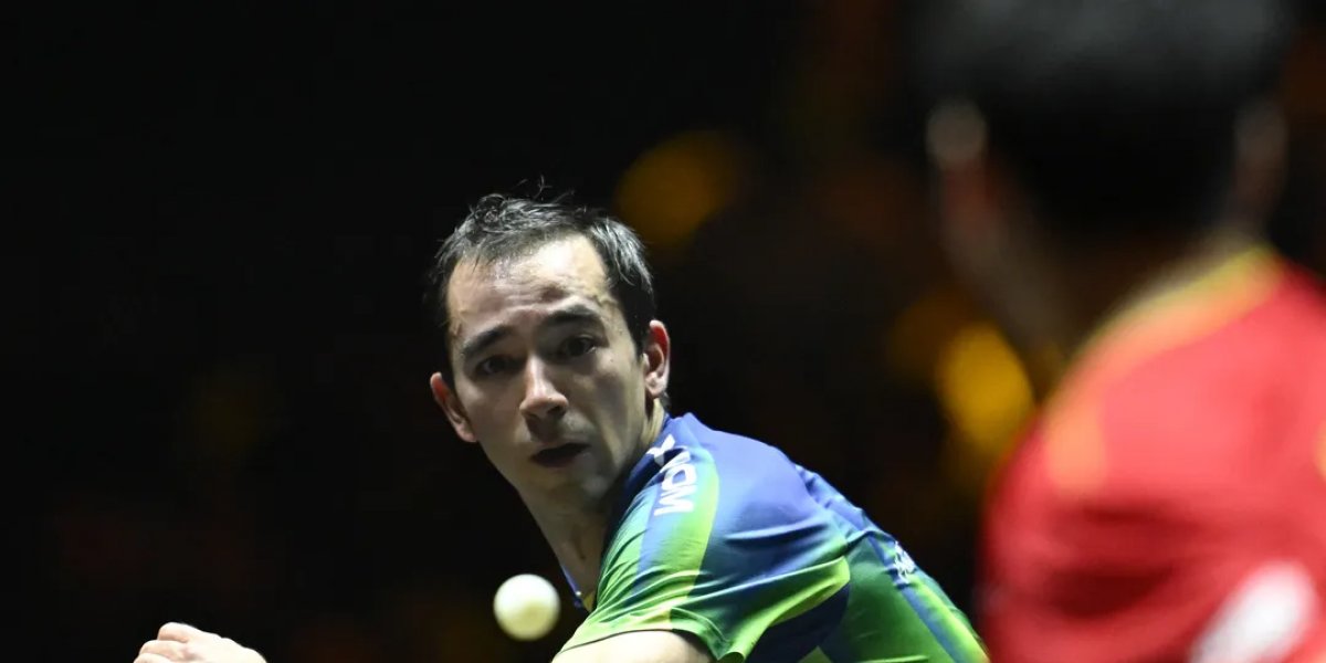 Hugo Calderano fica com o bronze na Copa do Mundo de Tênis de Mesa após disputa contra o número 1 do ranking