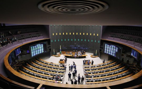 Janela partidária termina com 120 trocas e mudanças na Câmara e Senado