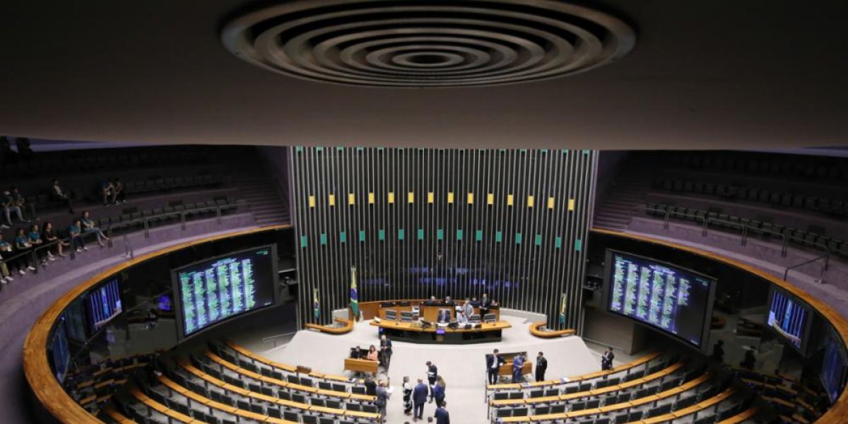 Janela partidária termina com 120 trocas e mudanças na Câmara e Senado