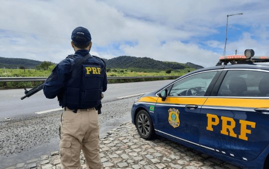 Caminhão roubado é recuperado em Nazaré e suspeito é preso após troca de tiros