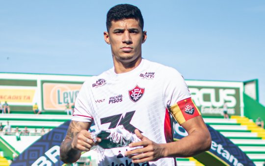 Camutanga sofre lesão grave e desfalca o Vitória por longo período