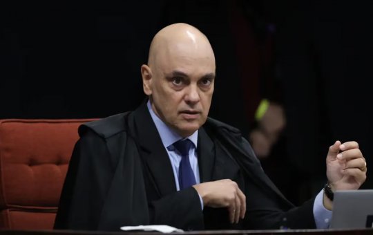 Moraes cobra qualificação de irmão de Michelle para cuidar de Bolsonaro na prisão domiciliar