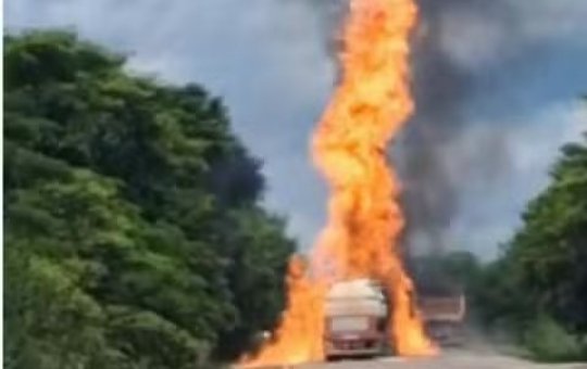 Colisão entre duas carretas resulta em explosão no Mato Grosso
