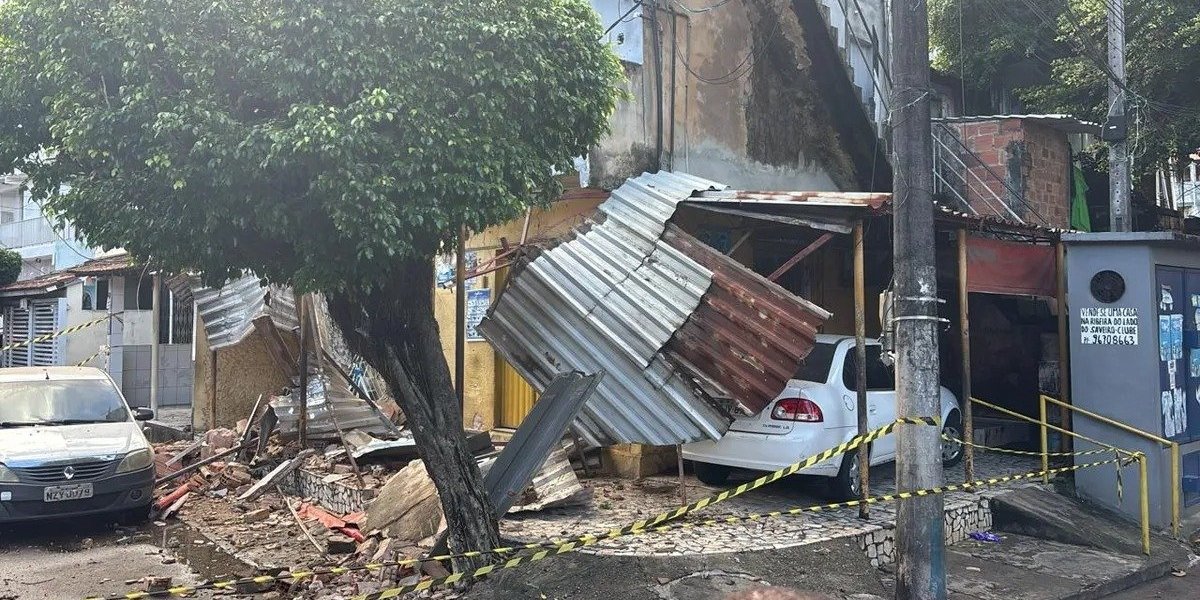 Desabamento de marquise deixa uma pessoa ferida na Ribeira, em Salvador