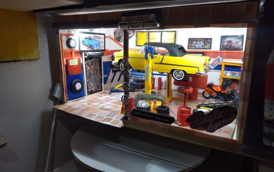 Réplica de miniatura de César Amoedo