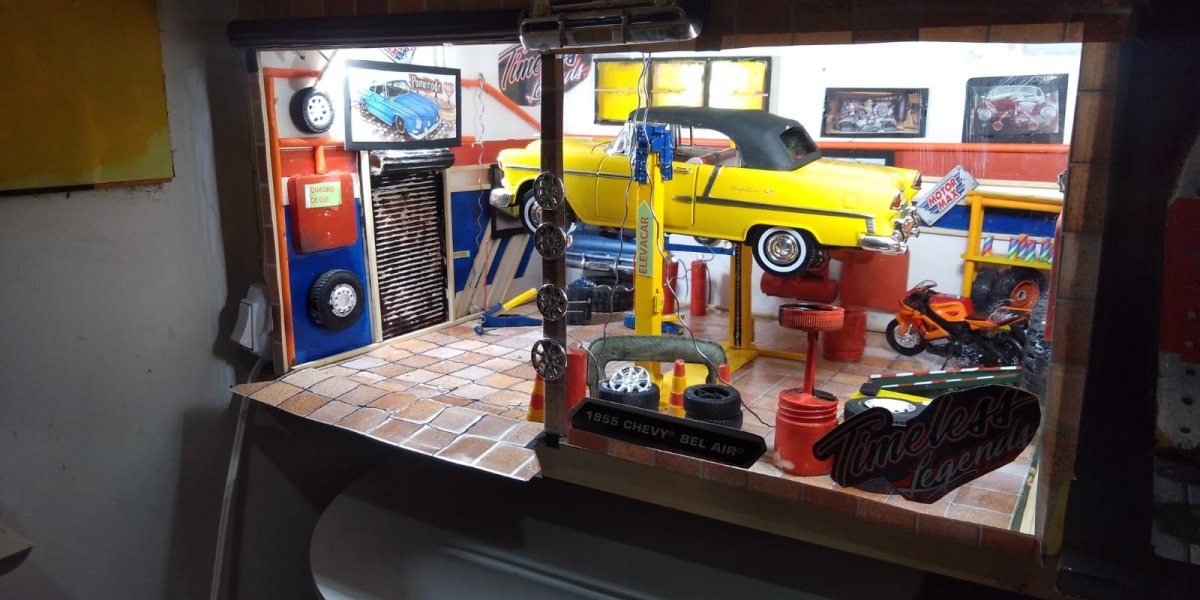 Réplica de miniatura de César Amoedo