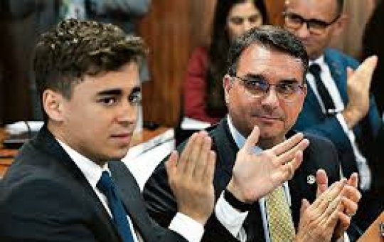 Pressionado por Eduardo Bolsonaro, Nikolas declara apoio público a Flávio