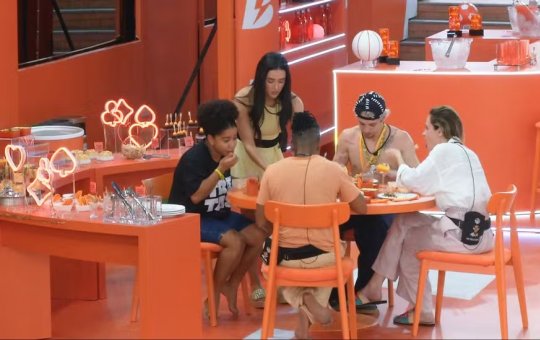 BBB 26: Milena ocupa lugar de Jordana durante ação e advogada reclama: 'Eu tava comendo aí'