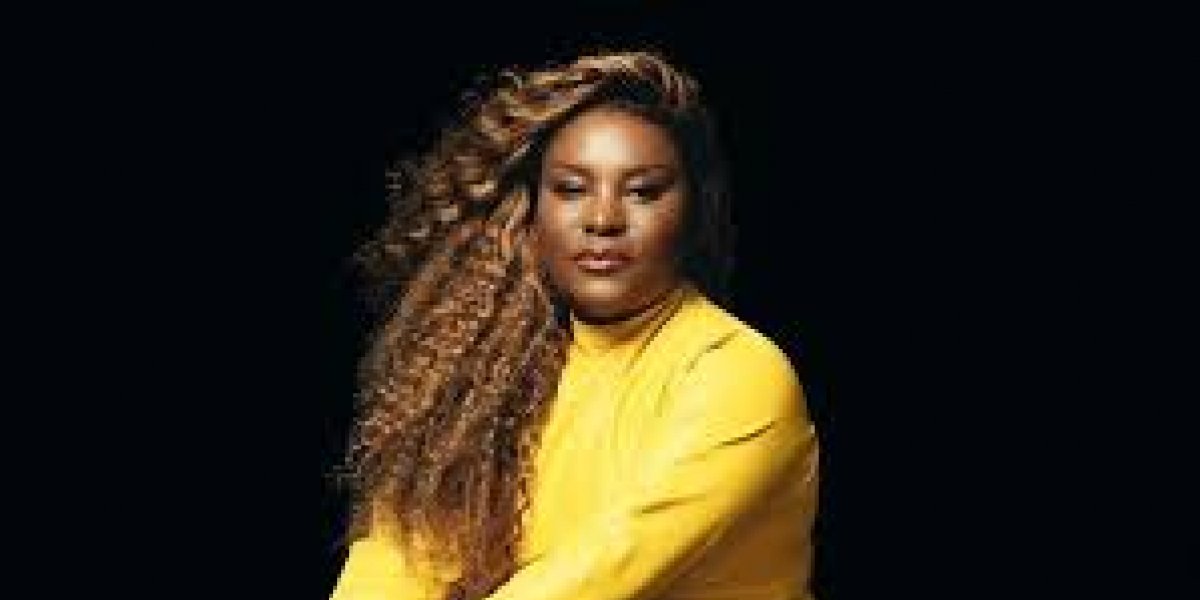 Karin Hils chora ao relatar drama com vizinho: “Não tenho mais paz”