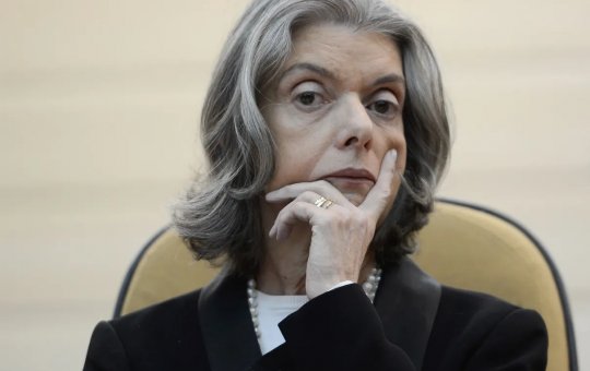 Cármen Lúcia anuncia término adiantado no posto de presidente do TSE 