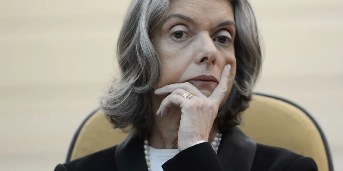 Cármen Lúcia anuncia término adiantado no posto de presidente do TSE 