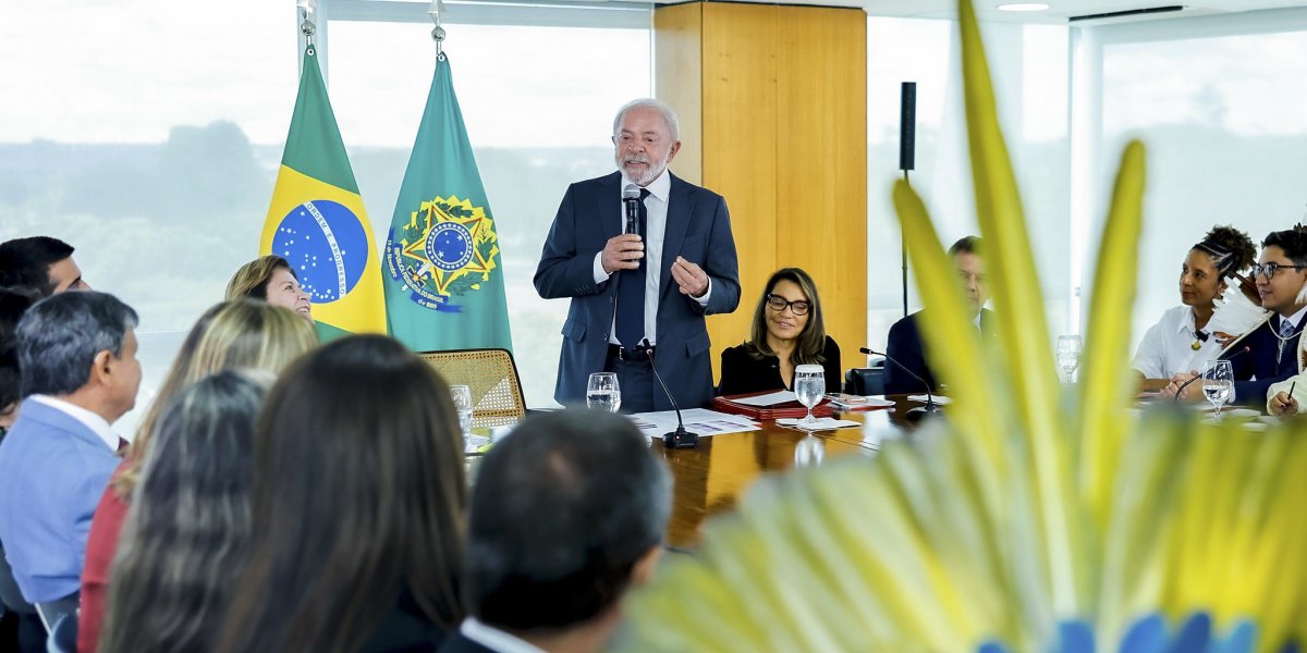 Durante discurso, Lula brinca com estudante de psicologia: 'Faça psicologia que eu tô precisando de um psicólogo'