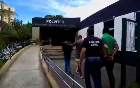 Dois suspeitos de homicídio são presos em rodoviária de Salvador durante tentativa de fuga