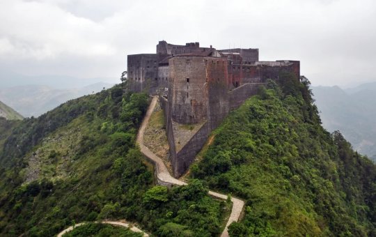 Ao menos 30 pessoas morrem pisoteadas em tumulto em ponto turístico no Haiti