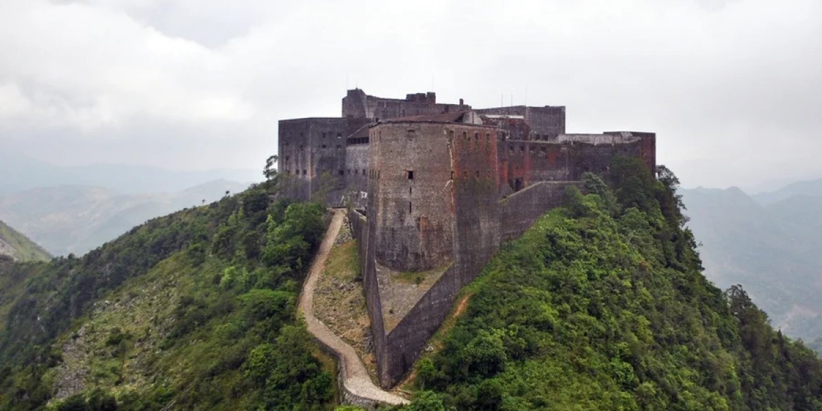 Ao menos 30 pessoas morrem pisoteadas em tumulto em ponto turístico no Haiti