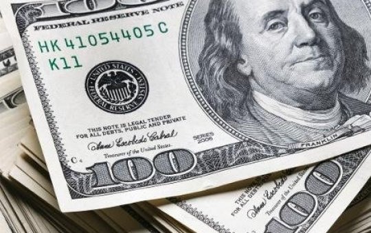 Dólar fecha abaixo de R$ 5 pela primeira vez em mais de dois anos