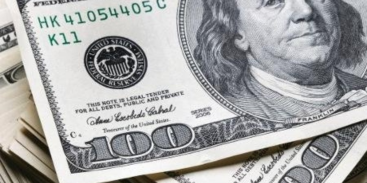 Dólar fecha abaixo de R$ 5 pela primeira vez em mais de dois anos