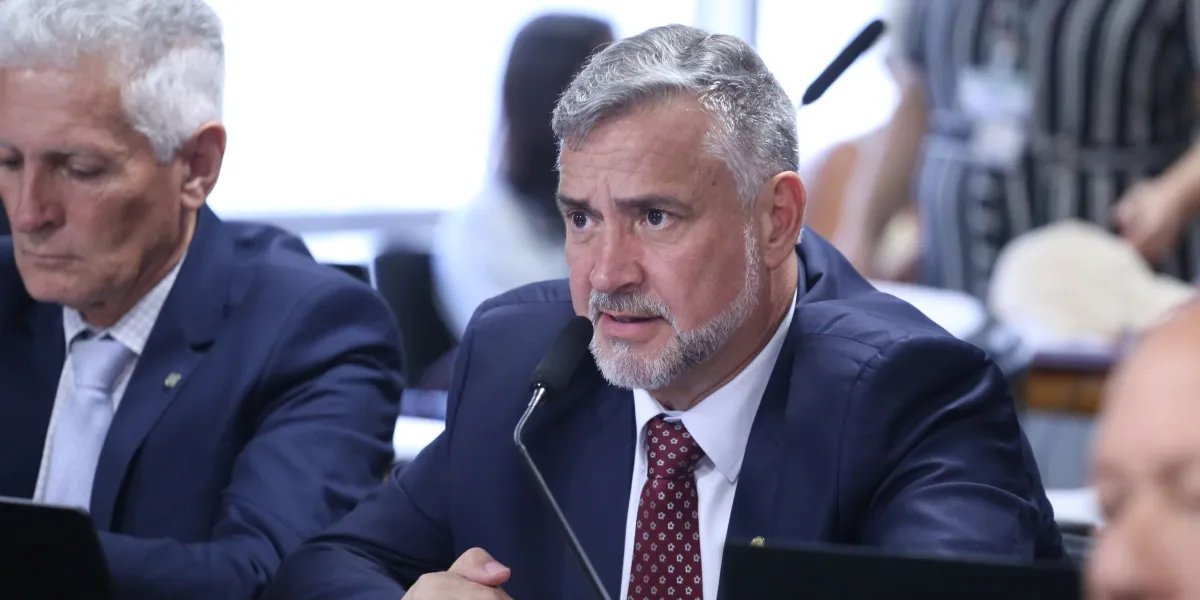 Lula anuncia Paulo Pimenta como novo líder do governo na Câmara dos Deputados