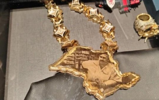 Colar com imagem de Pablo Escobar de Mc Ryan SP