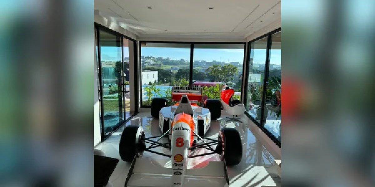 Réplica de Fórmula 1 de Ayrton Senna na casa de Chrys Dias